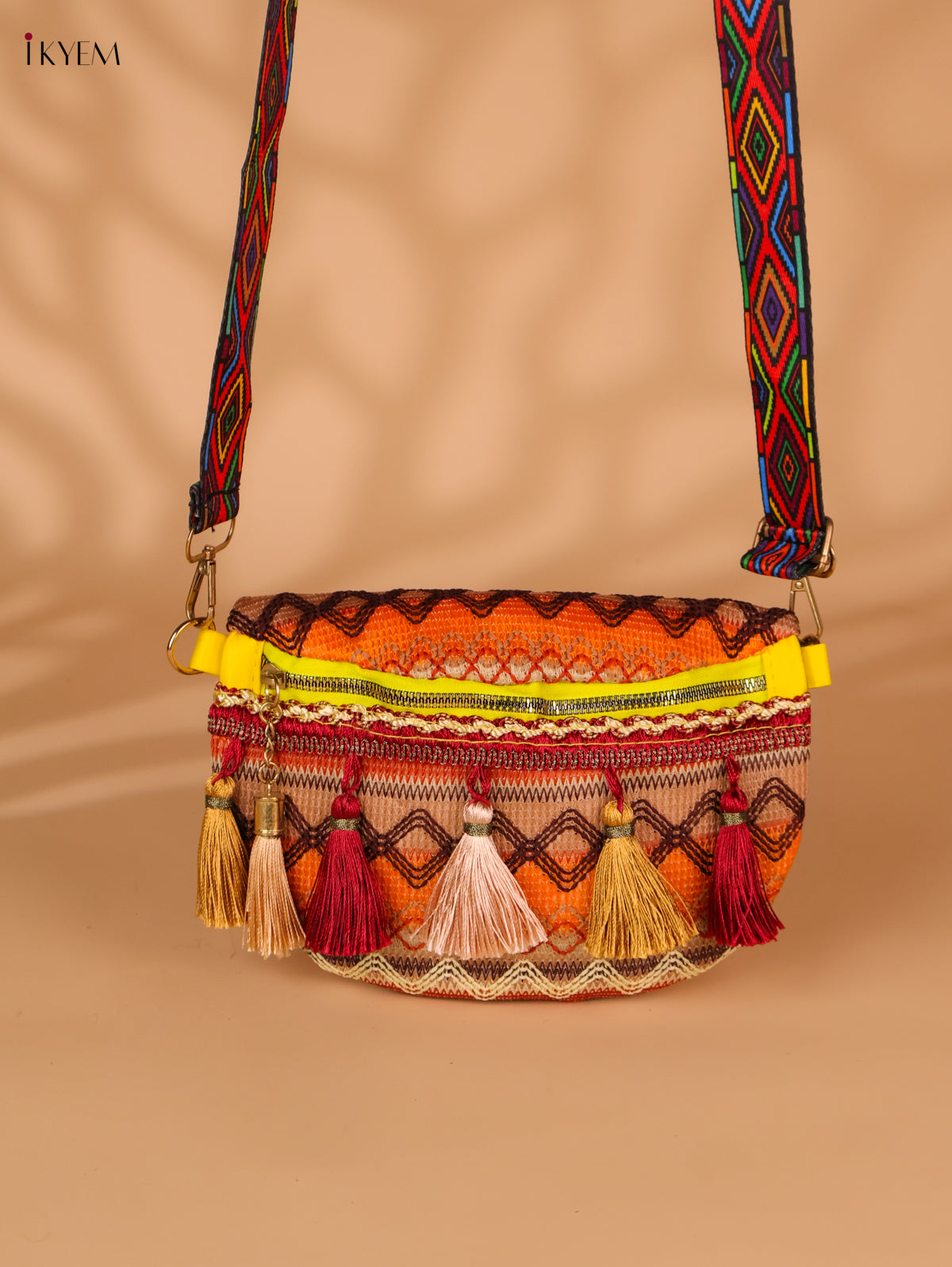 Printed sling bag - Multicolour-Medium