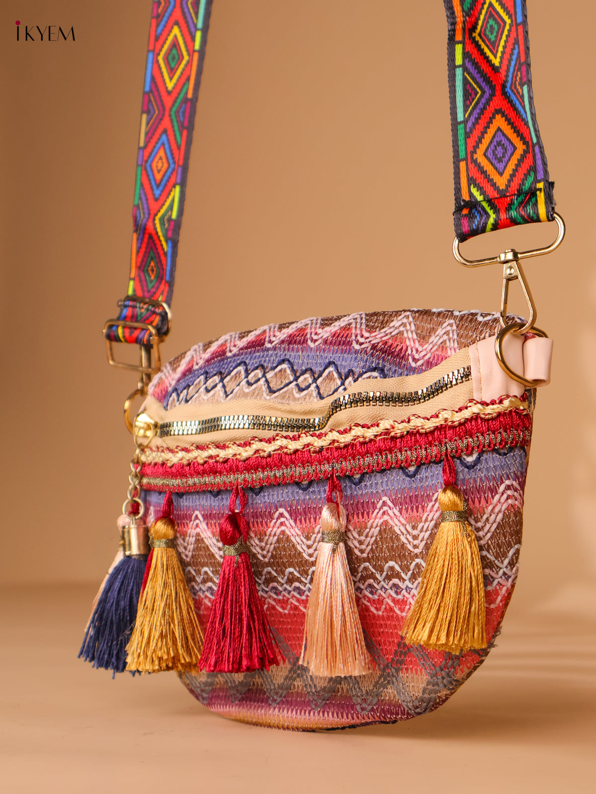 Printed sling bag - Multicolour-Medium