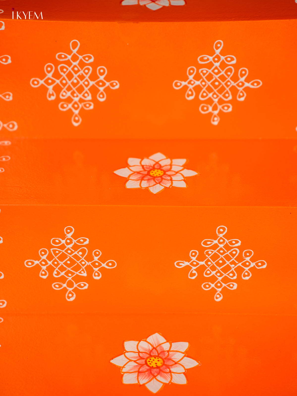 WOODEN HANDPAINTED 3 STEPS GOLU PADI - ORANGE - KG01122