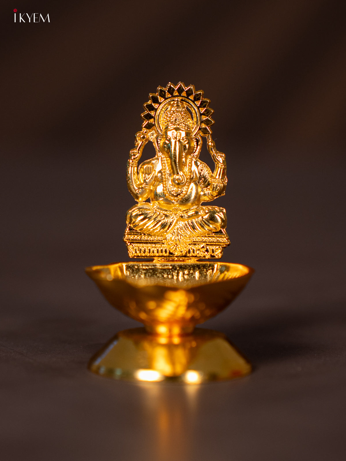 Elegant Gold Plated Shank Diya With Lord Ganesha 
