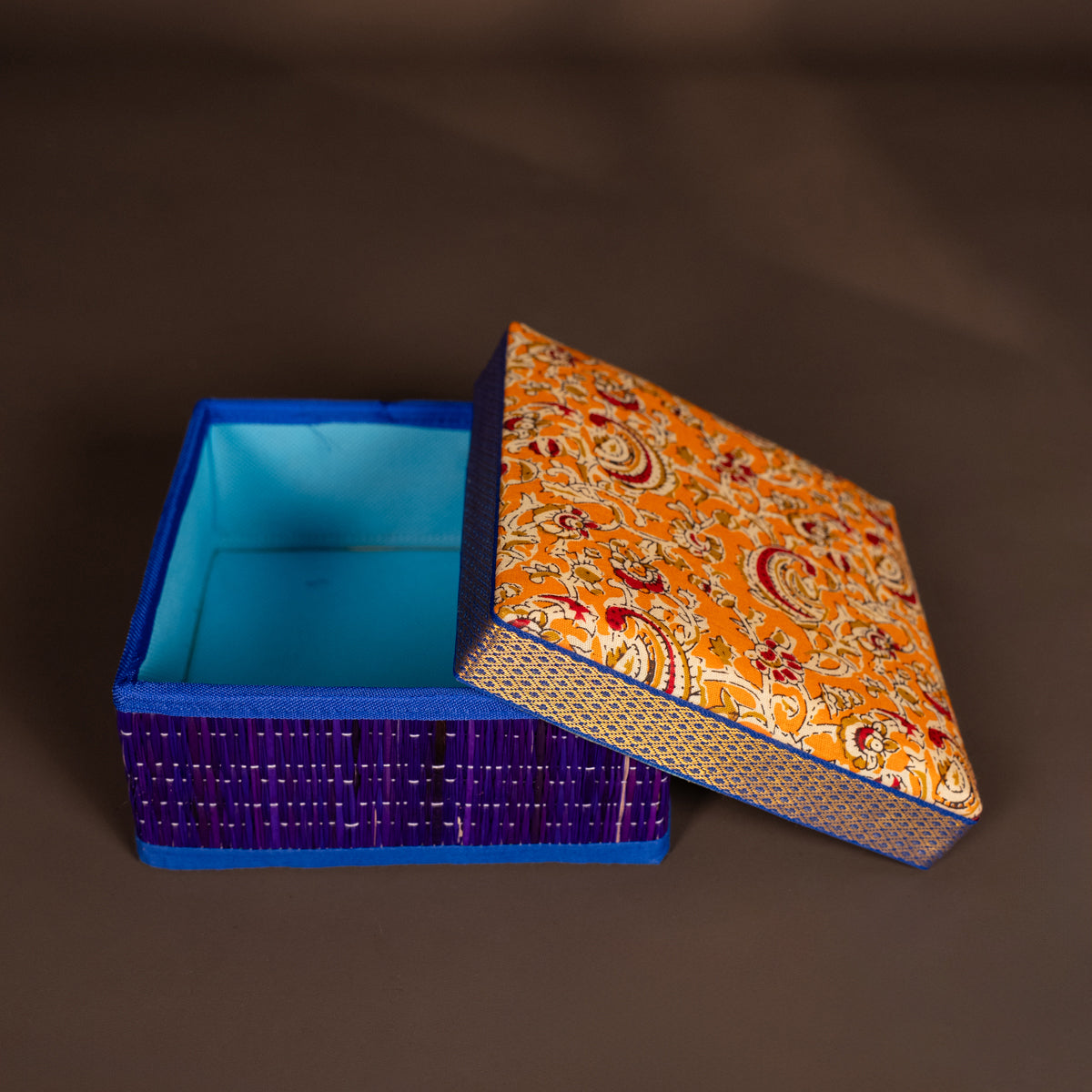 Korai Kalamkari square box - Blue - (7.5 x 7.5) Inches - KH14155 – Ikyem