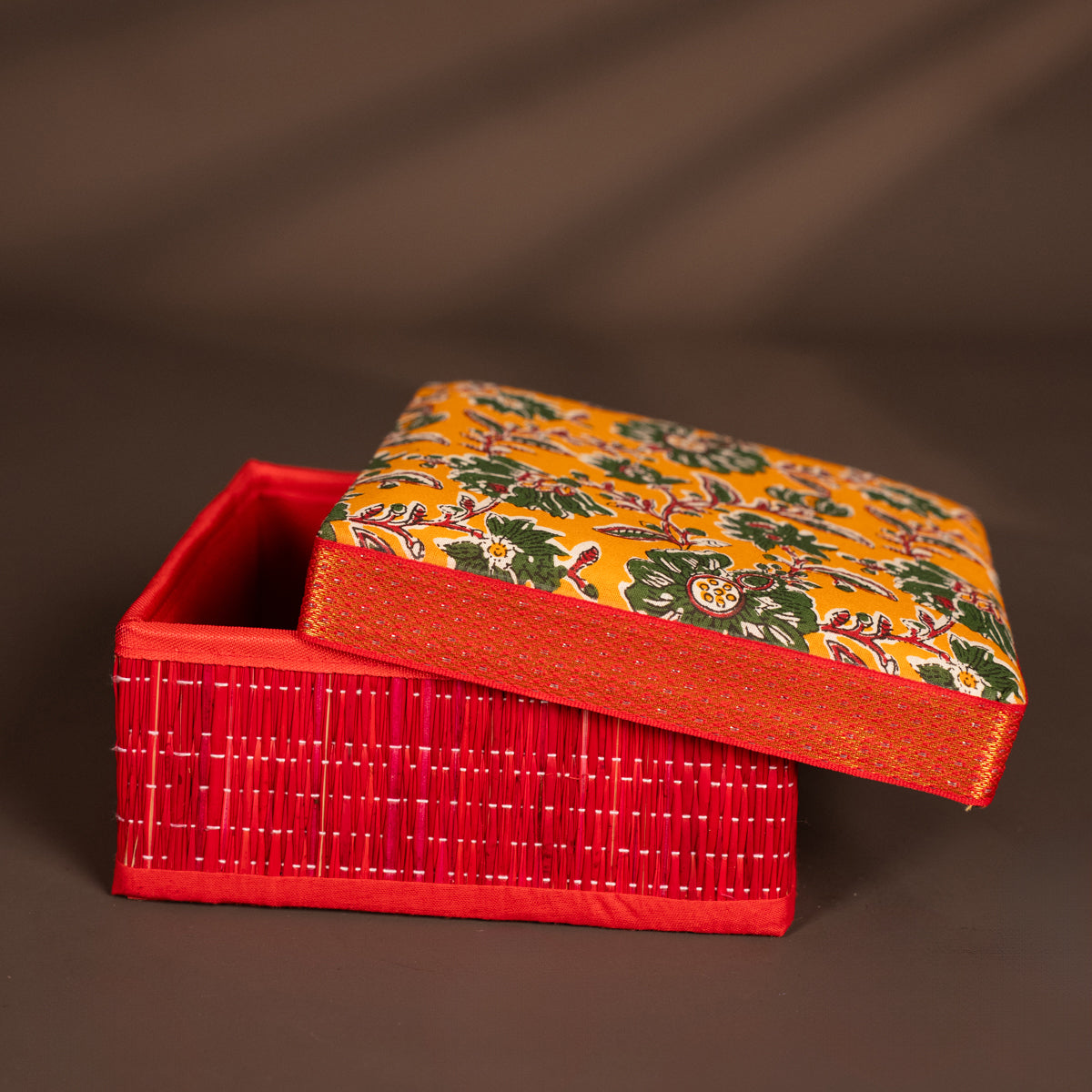 Korai Kalamkari square box - Red - 8*8 Inches - KH14164 – Ikyem
