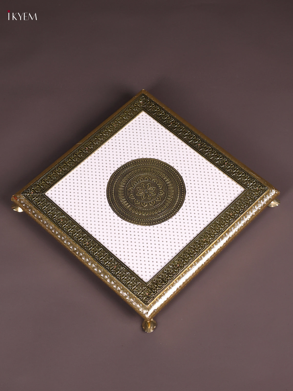 Ornate White Manai With Golden Floral Center 1