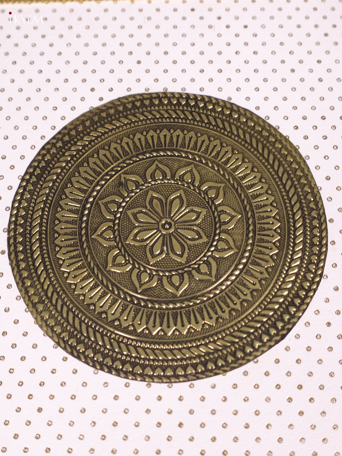 Ornate White Manai With Golden Floral Center 2