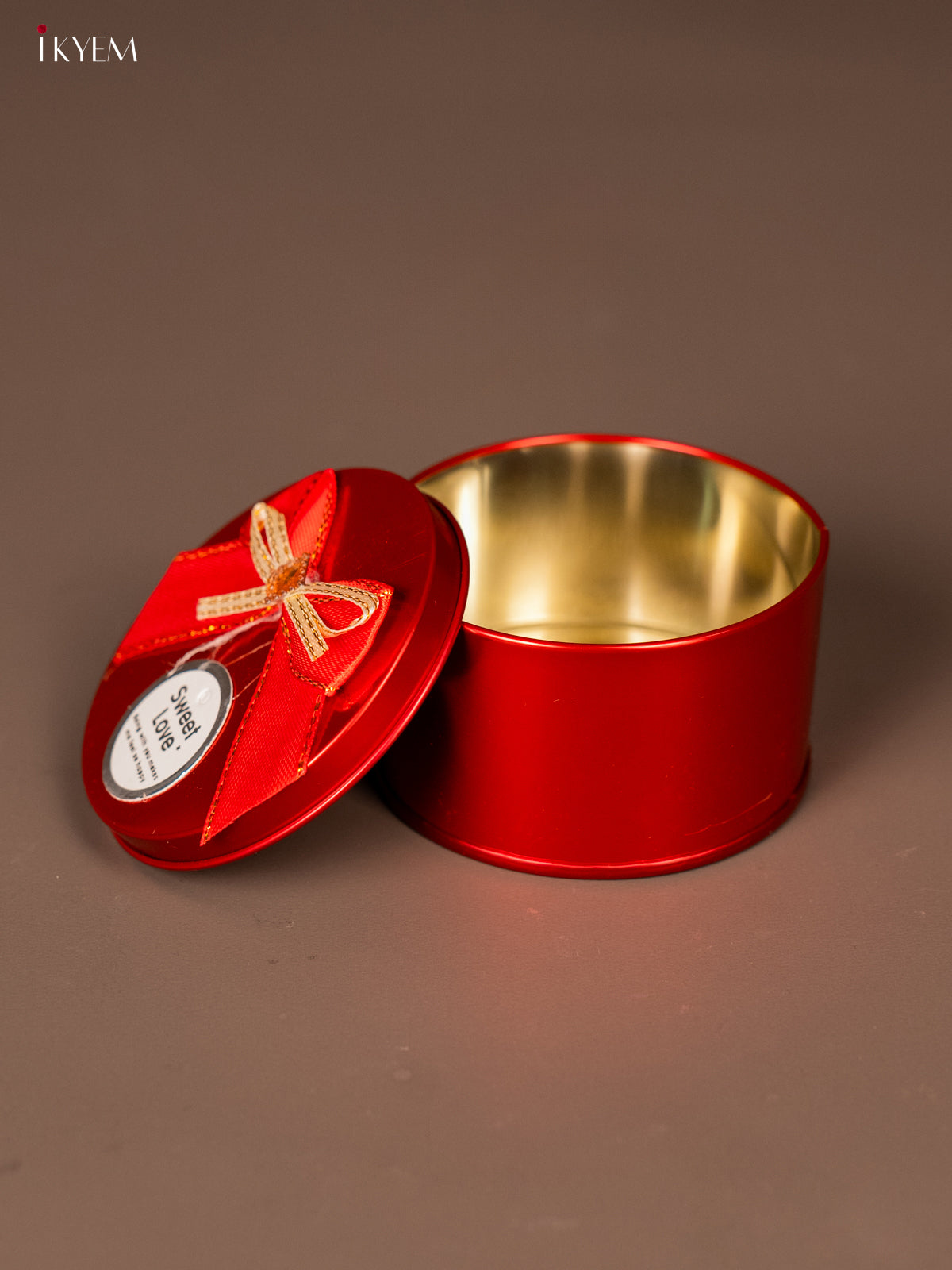 Stunning Red Round Gift Box 2