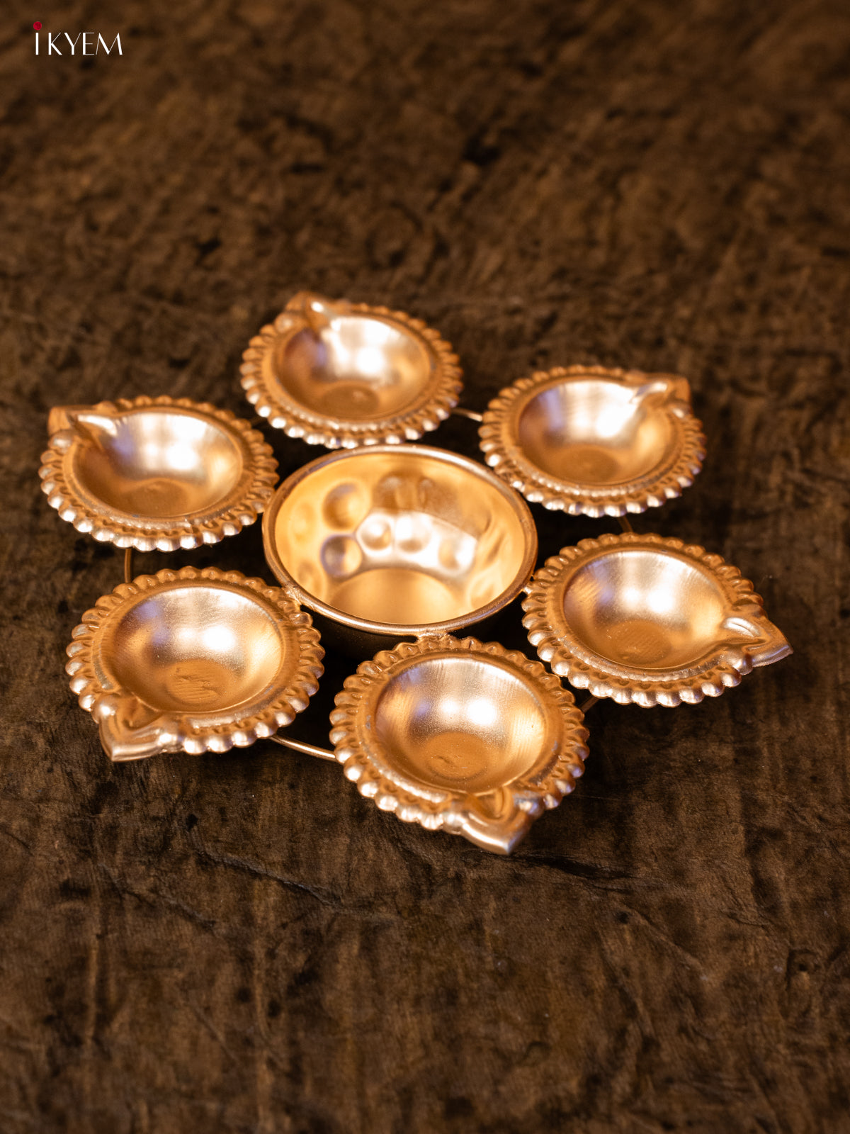 Traditional Metal Painted 6-Face Diya Urli 1