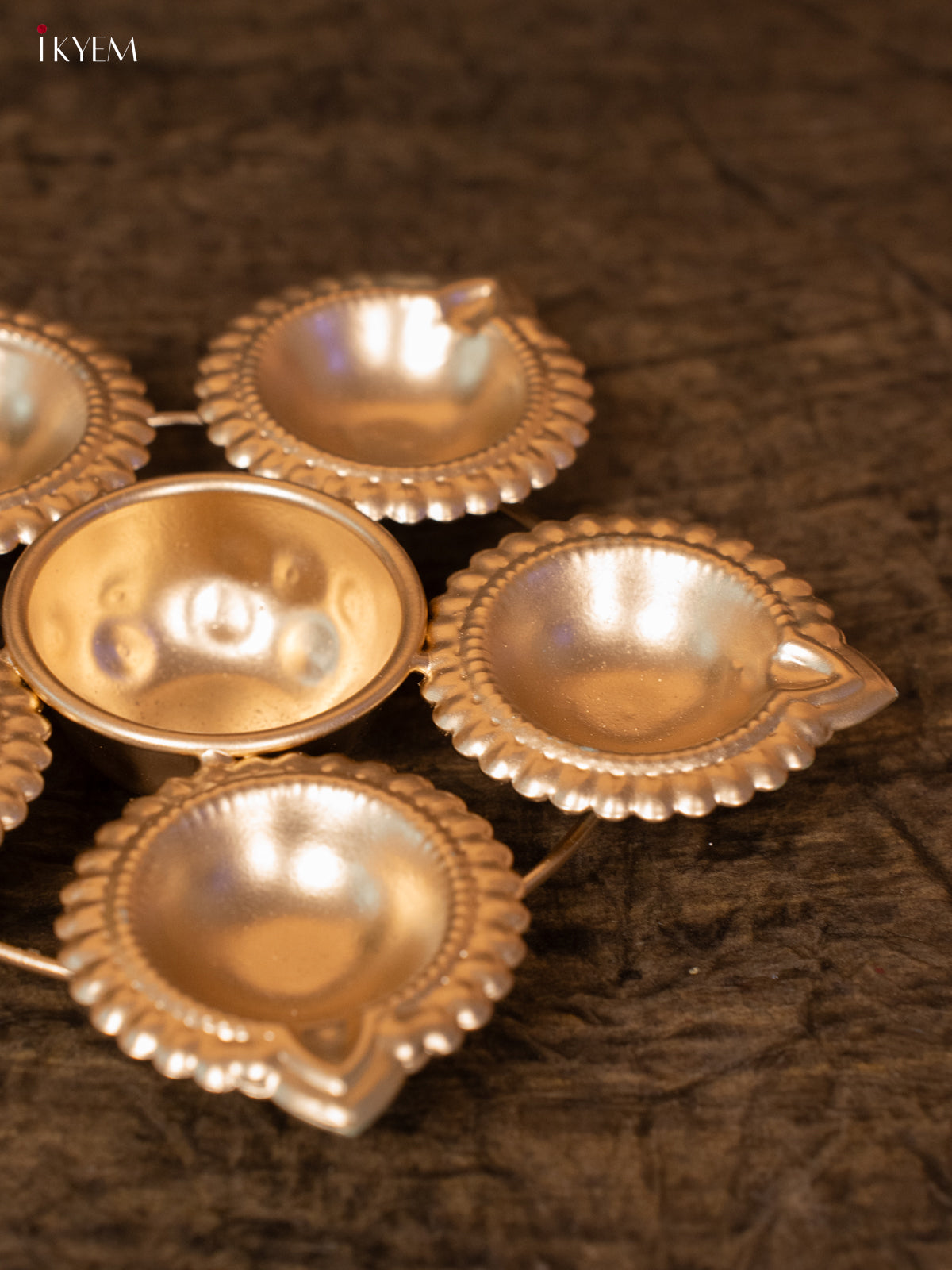 Traditional Metal Painted 6-Face Diya Urli 2