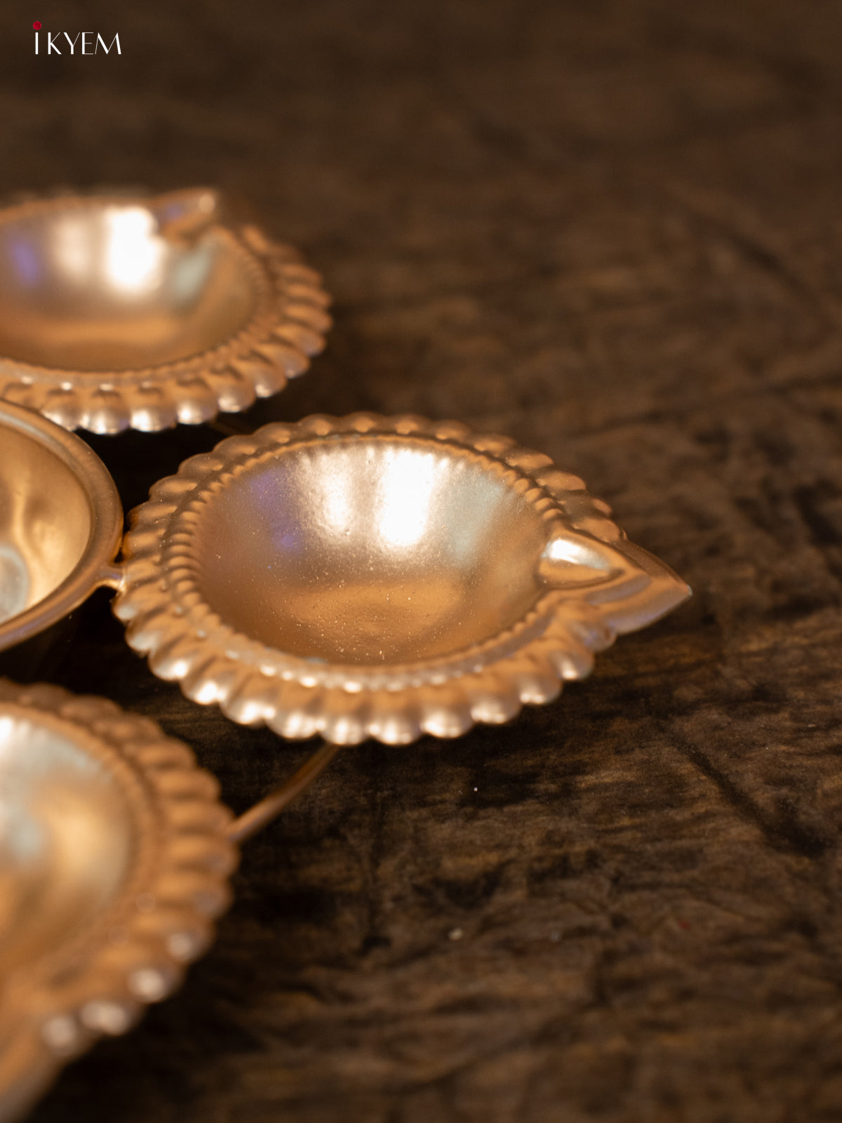 Traditional Metal Painted 6-Face Diya Urli 3