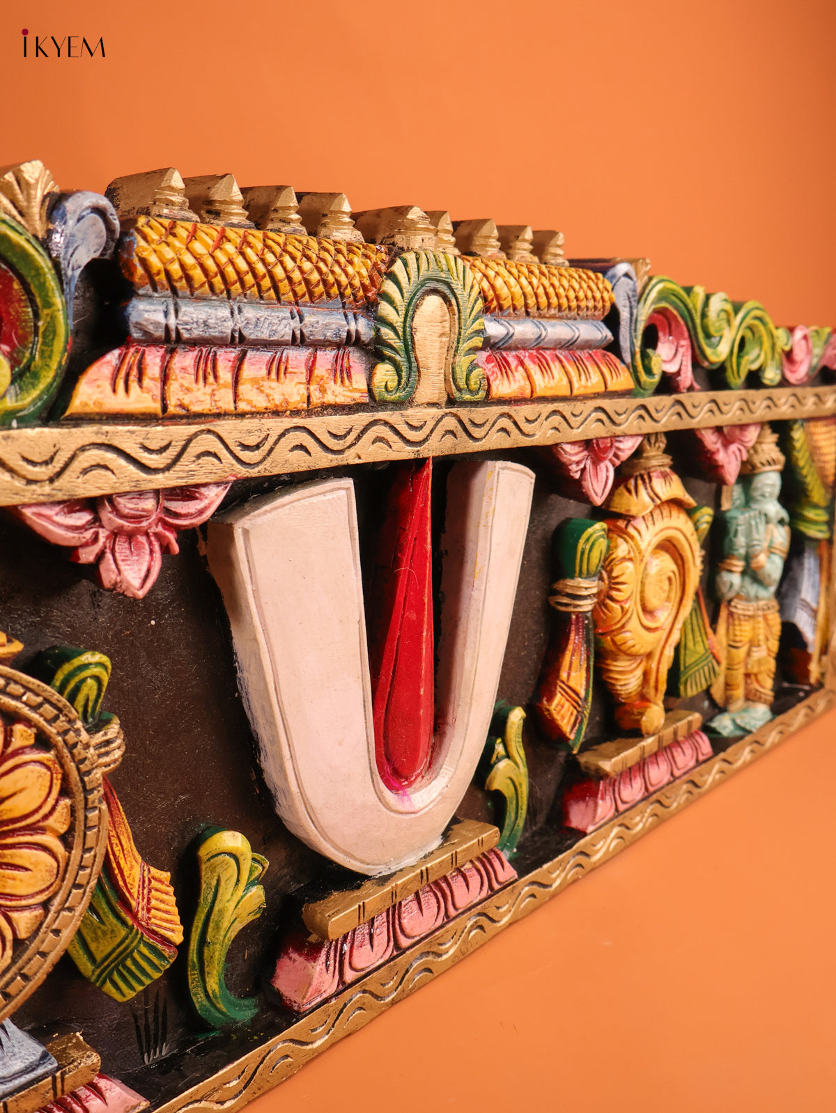 Vibrant Wooden Hand Carved Sangu Chakram Namam Panel 4